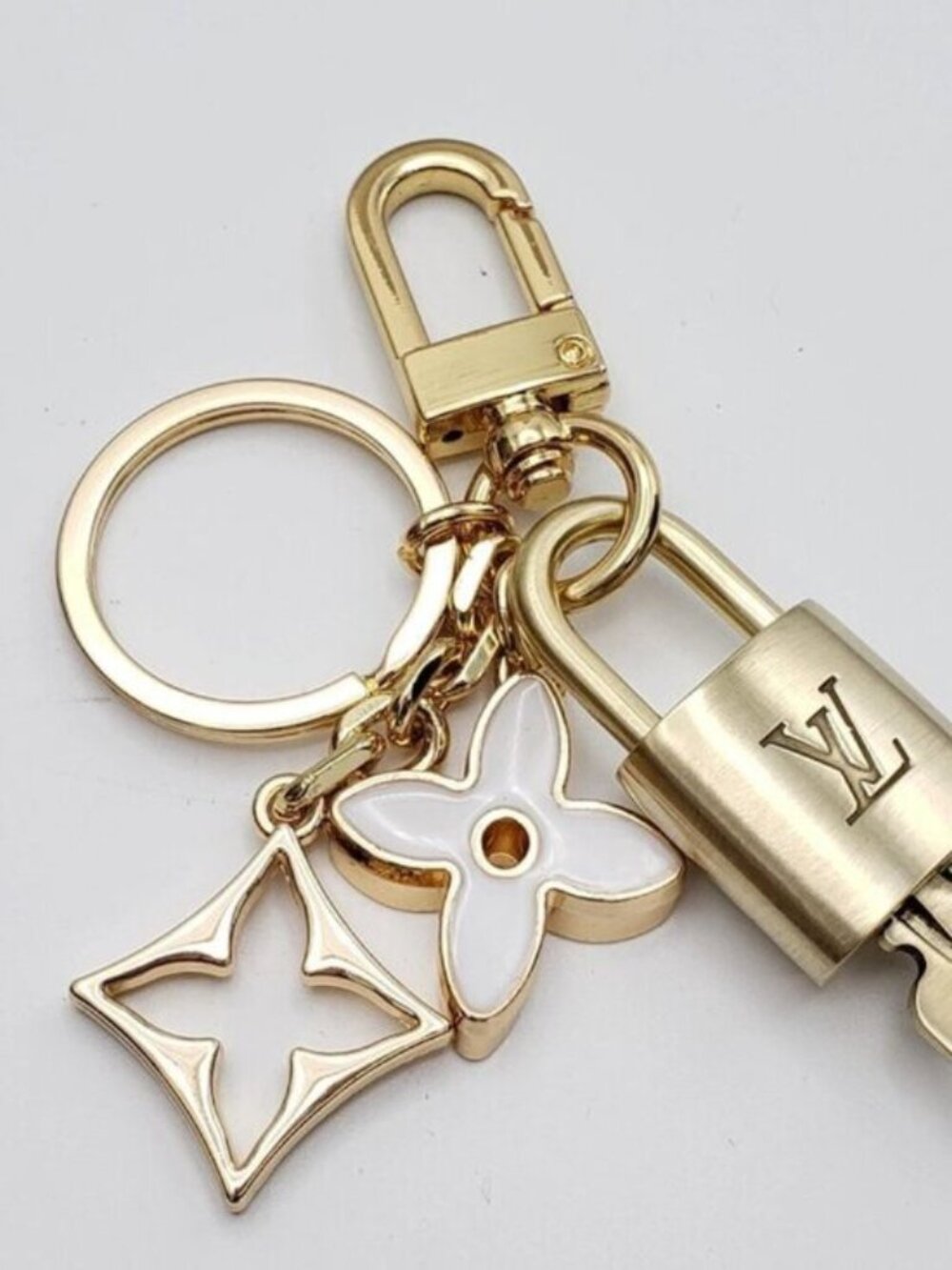 Authentic Louis Vuitton Gold Padlock 🔒Shiny LV Key + Unbranded Flower Bag Charm - Picture 10 of 12